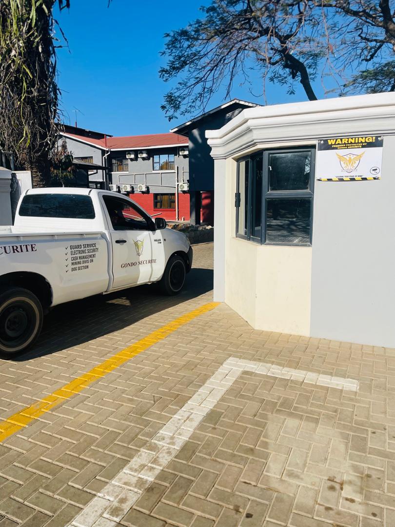 Gondo Securite patrol vehicle and gatehouse